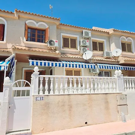 펜션 Apartament-bungalow La Mata 또레비에하